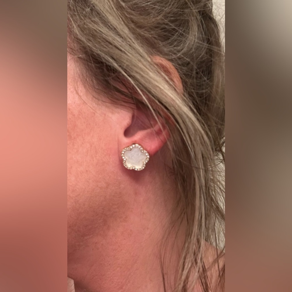 Gold&White Floral Earrings - Picture 2 of 2